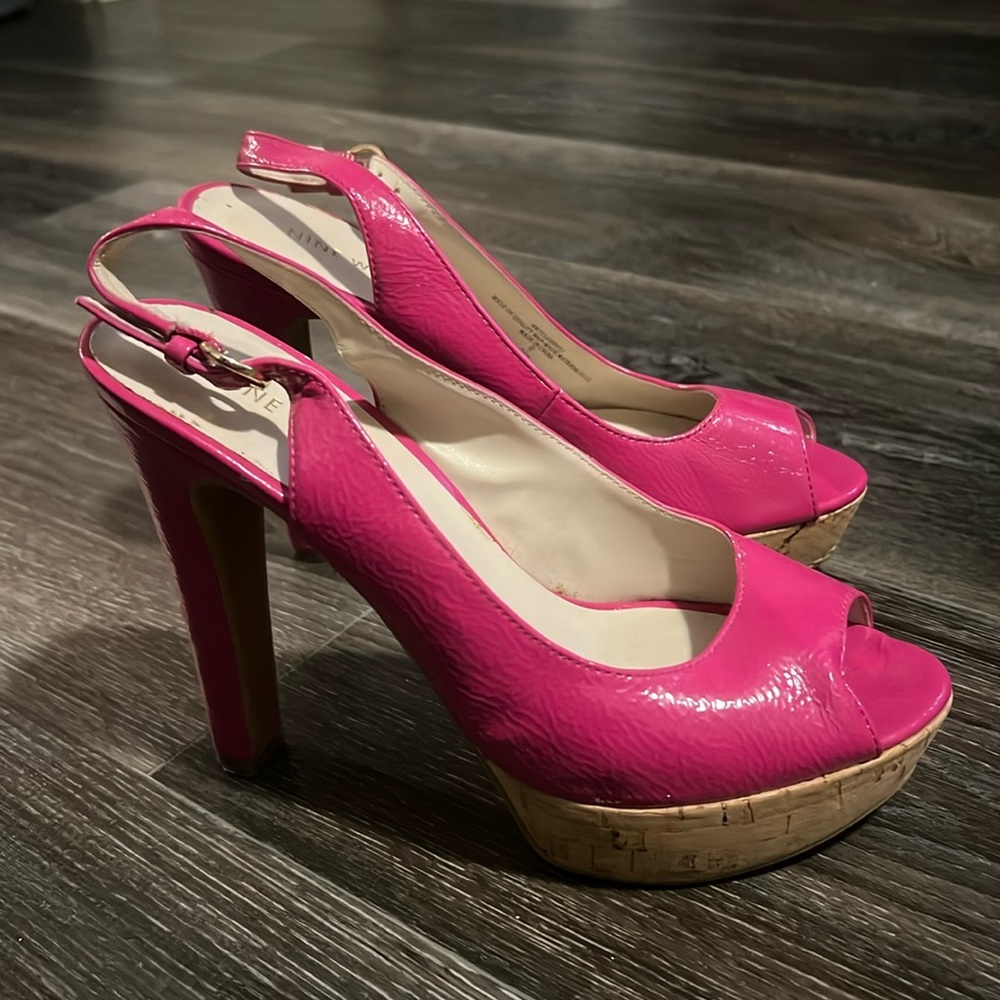 🏵️2/$14🏵️Nine West platform sling back.